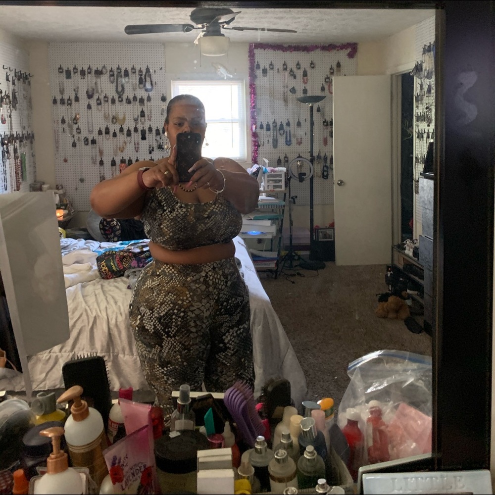 Two pieces crop top outfit